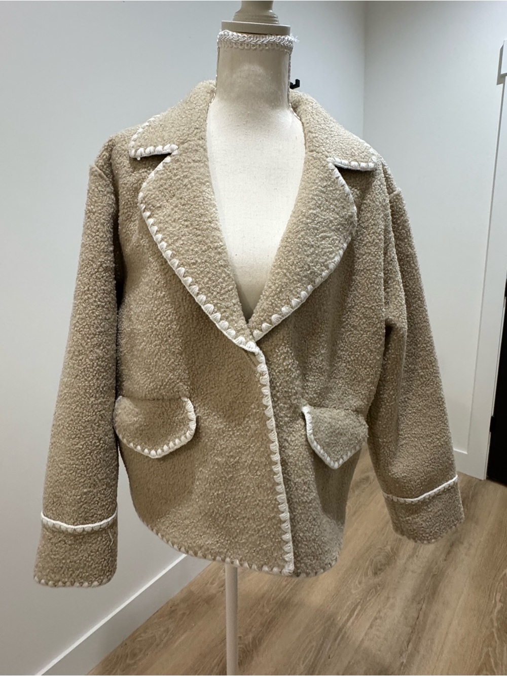 Market & spruce women SZ L  beige solid contrast trim snap front jacket NWT